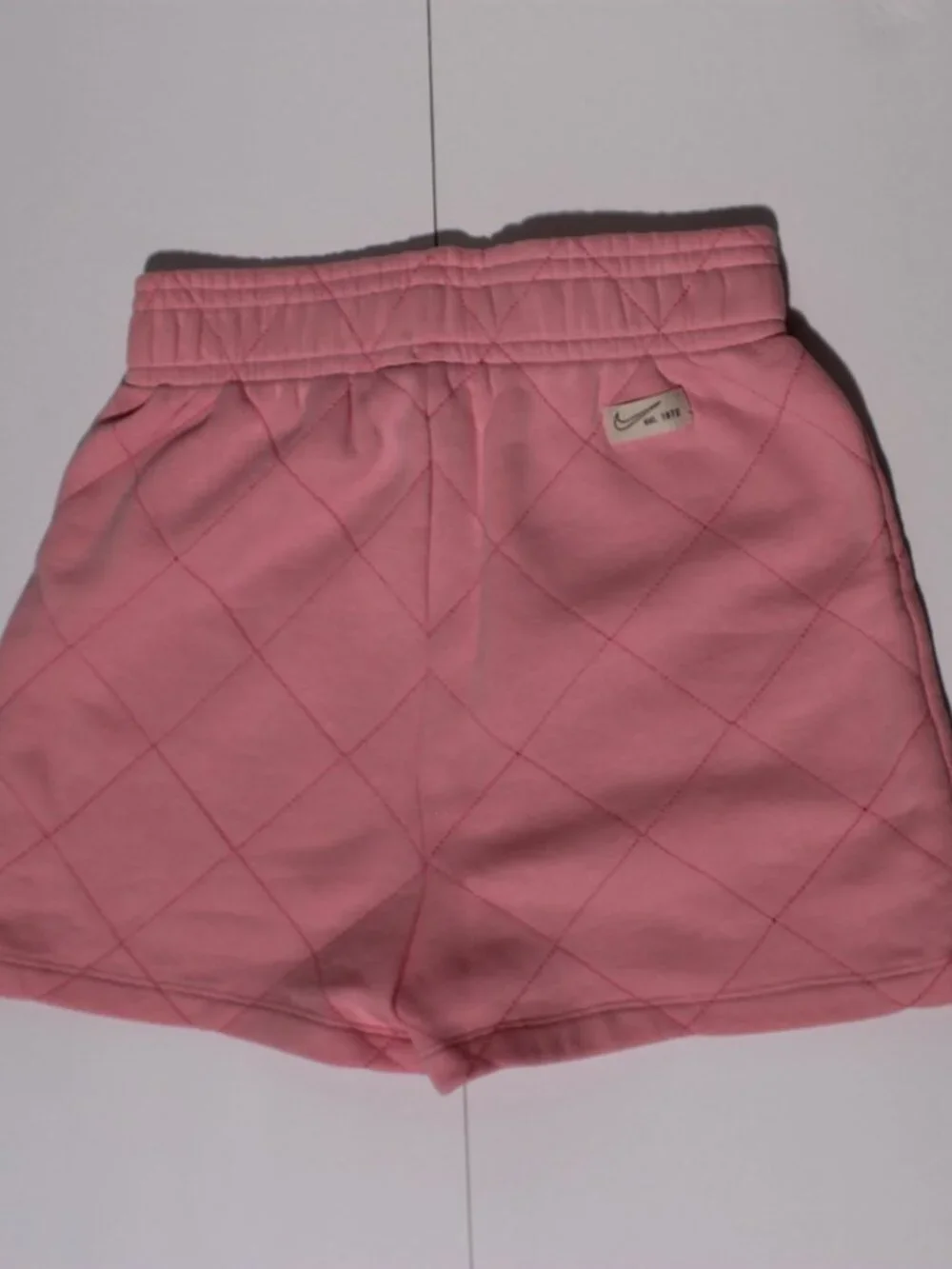 Nike Sportswear Pink Quilted Fleece Sweat Shorts Cursive Swoosh Logo Size S